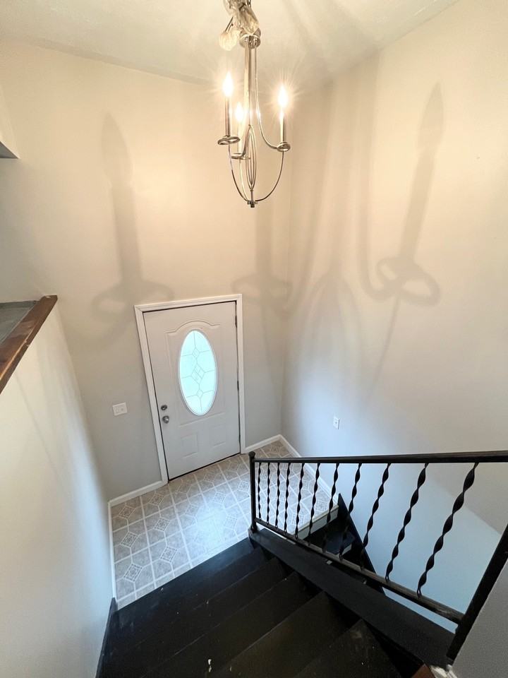 119 Ashley Ln - Photo 3 of 28