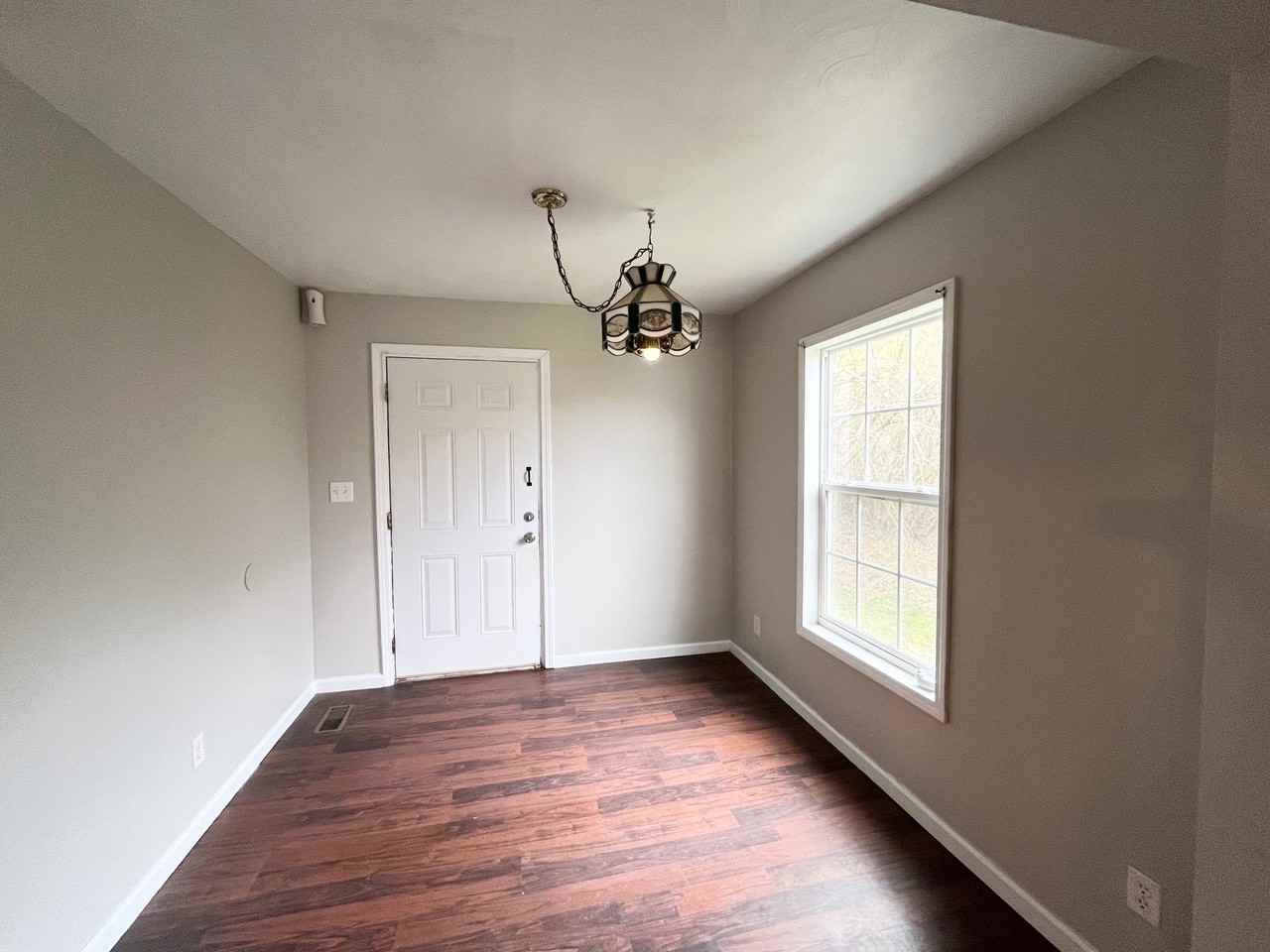 119 Ashley Ln - Photo 2 of 28