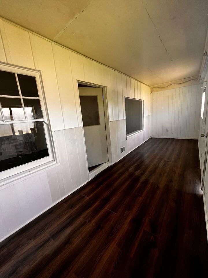 1243 Simmons Ave - Photo 2 of 11