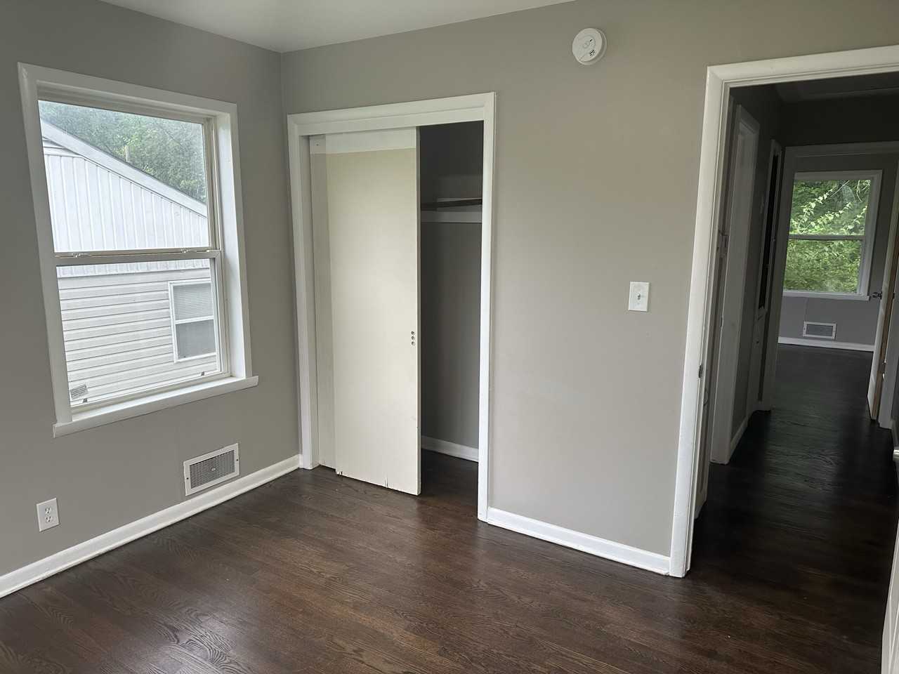 1530 W Waldo Ave - Photo 2 of 11