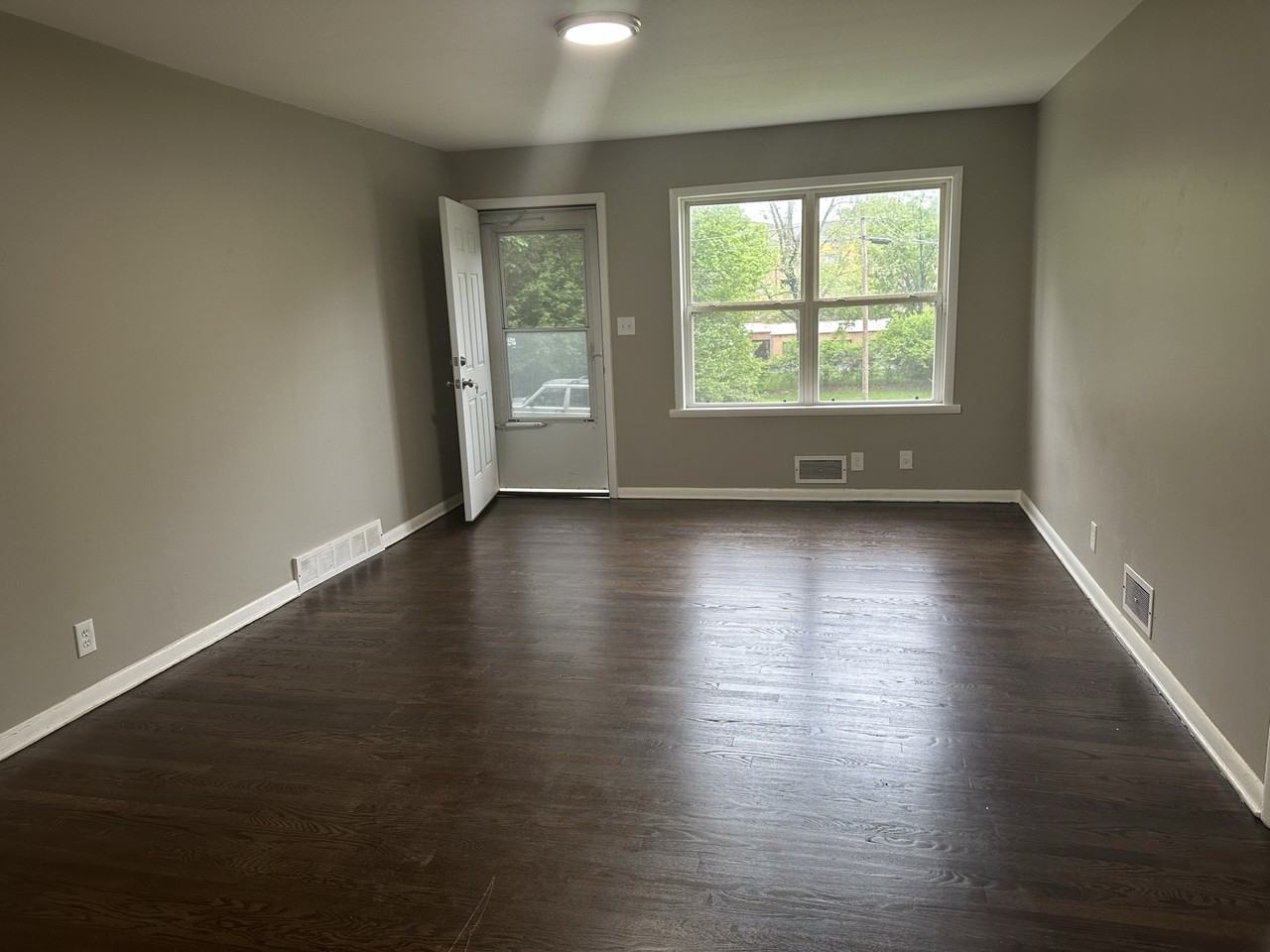 1530 W Waldo Ave - Photo 3 of 11