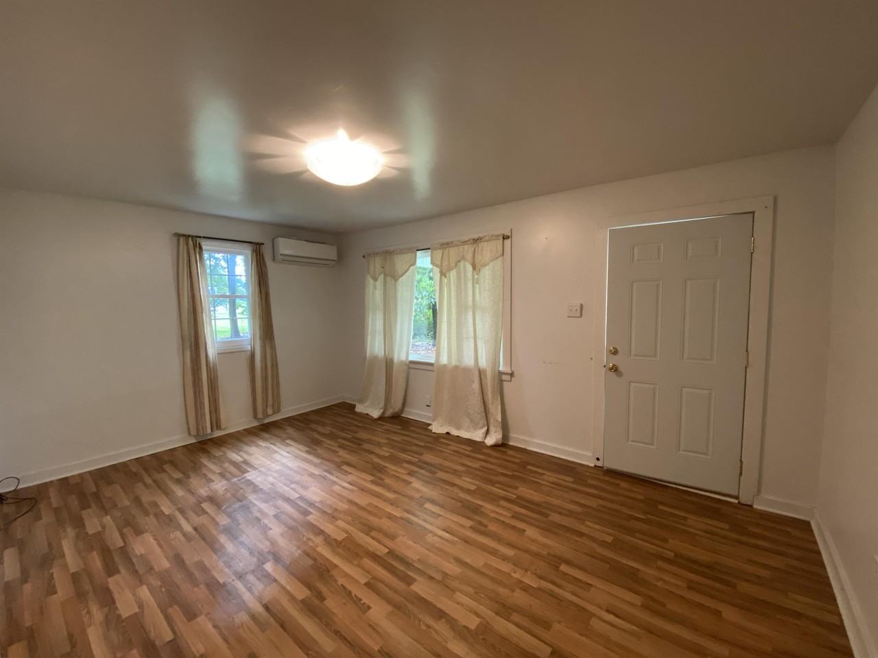 107 E Point St - Photo 3 of 12