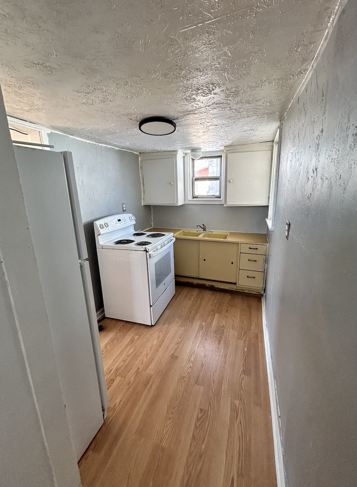 709 E St - Photo 3 of 4