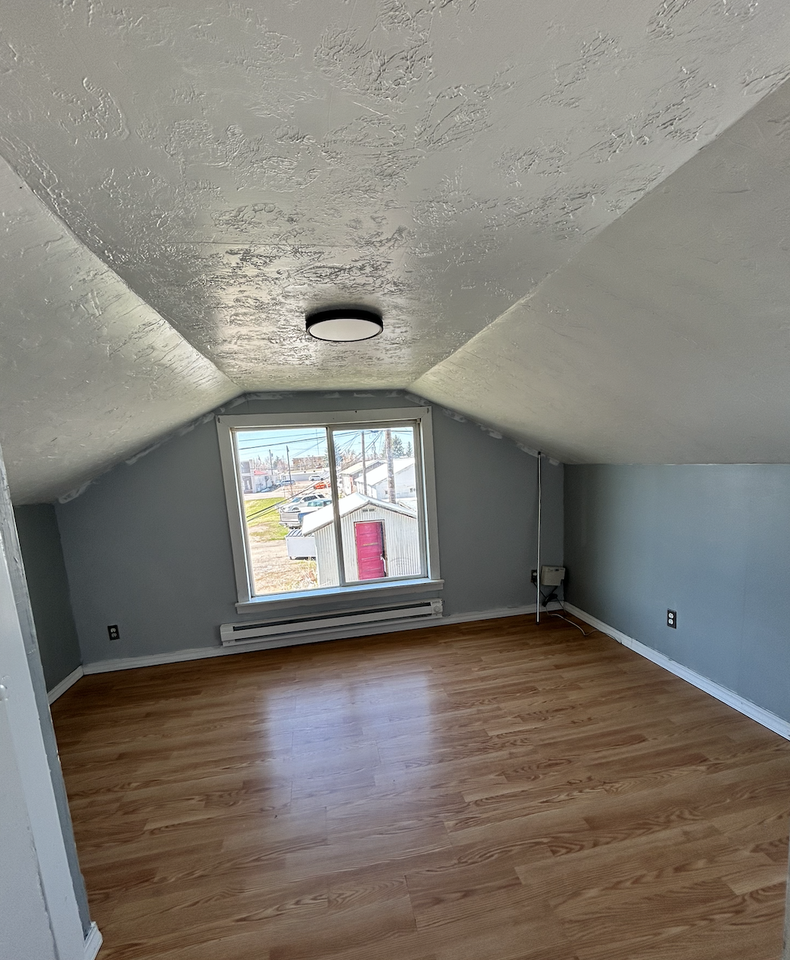 709 E St - Photo 2 of 4