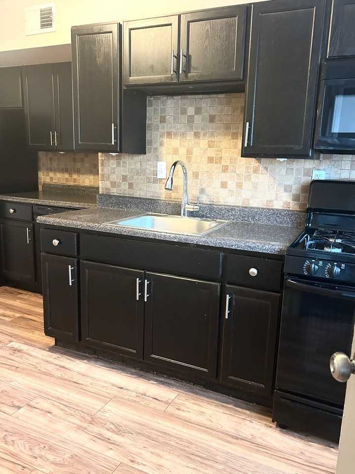9032 Gravois View Ct. - Photo 4 of 24