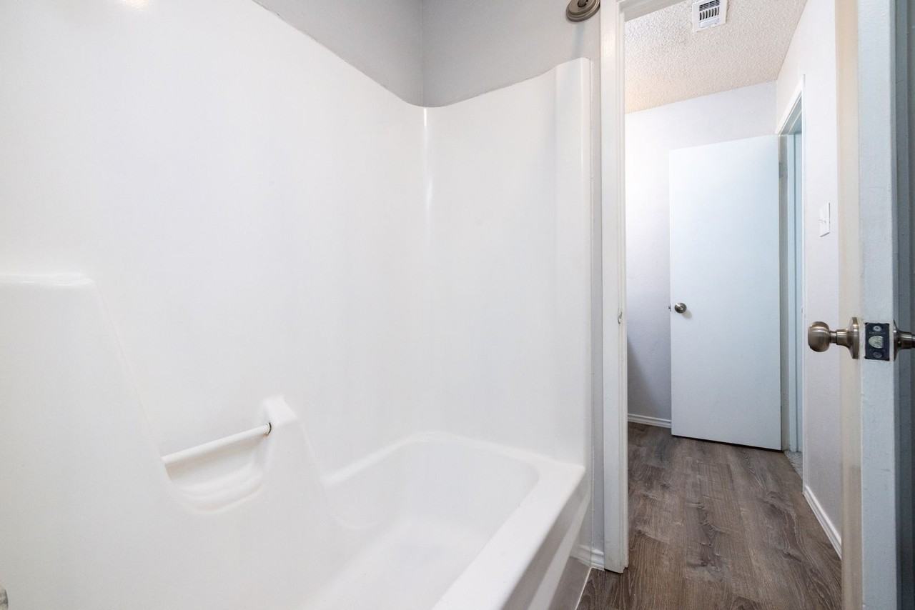 2438 N Graham Dr - Photo 3 of 26