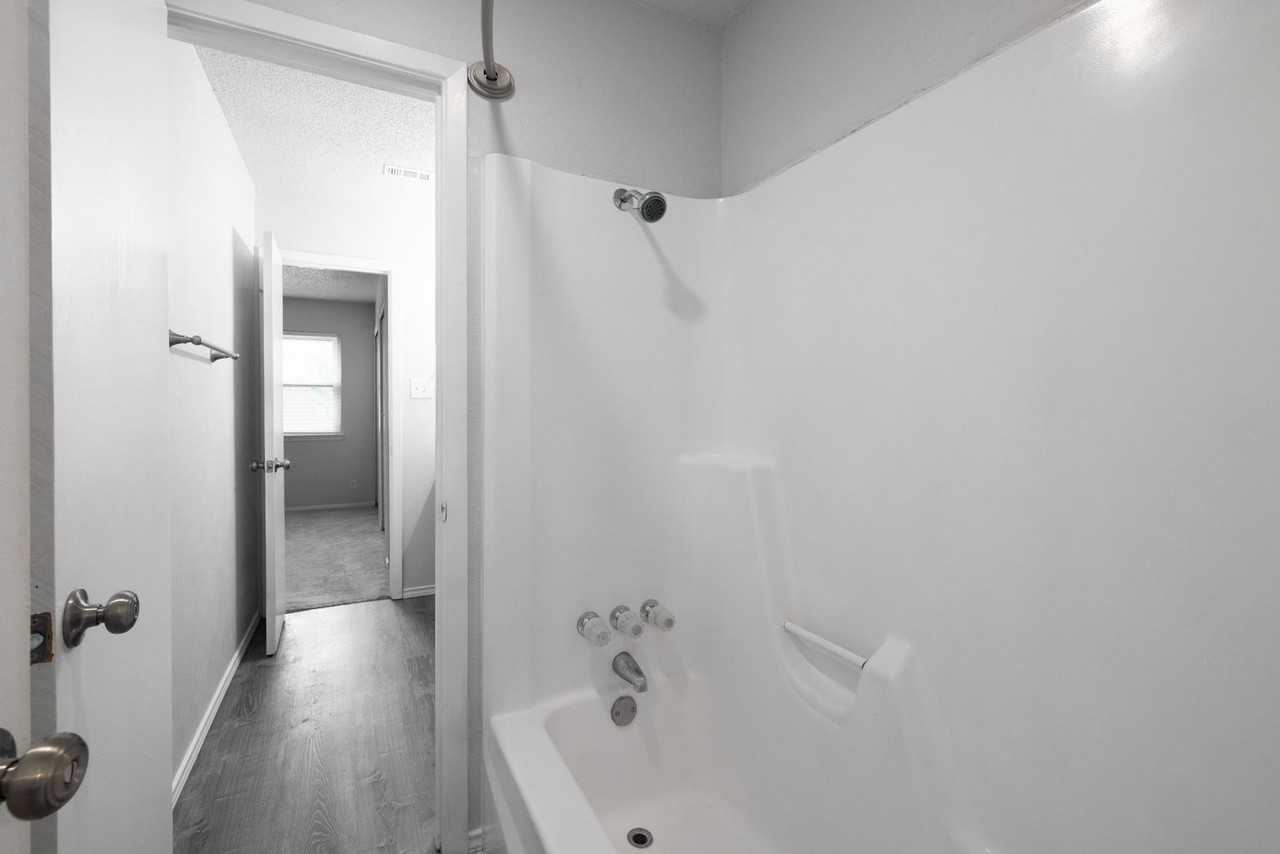 2438 N Graham Dr - Photo 4 of 26