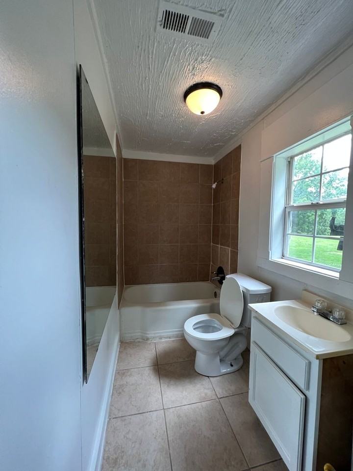 2730 W Chestnut St - Photo 3 of 6