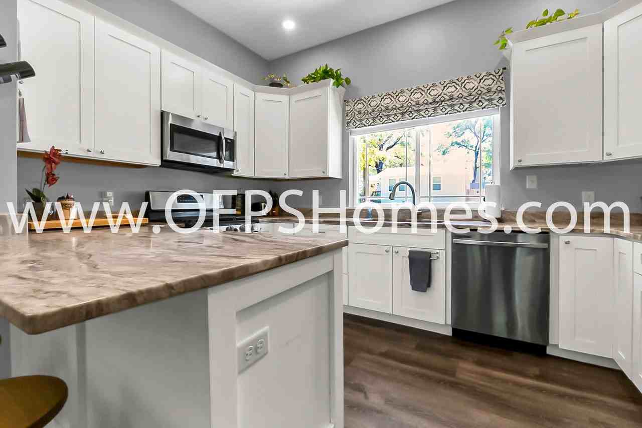 712 Cypress Dr - Photo 3 of 43