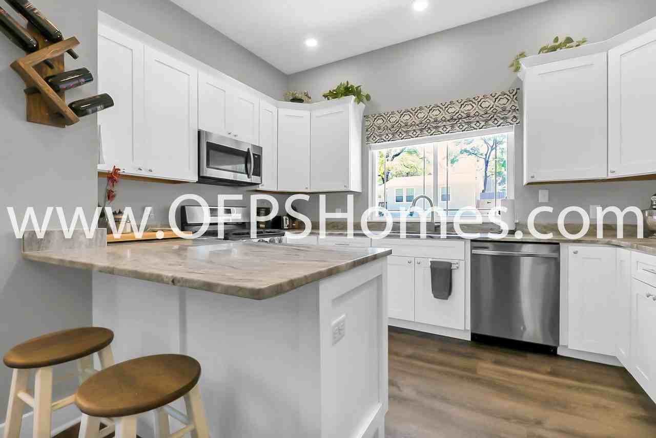 712 Cypress Dr - Photo 4 of 43