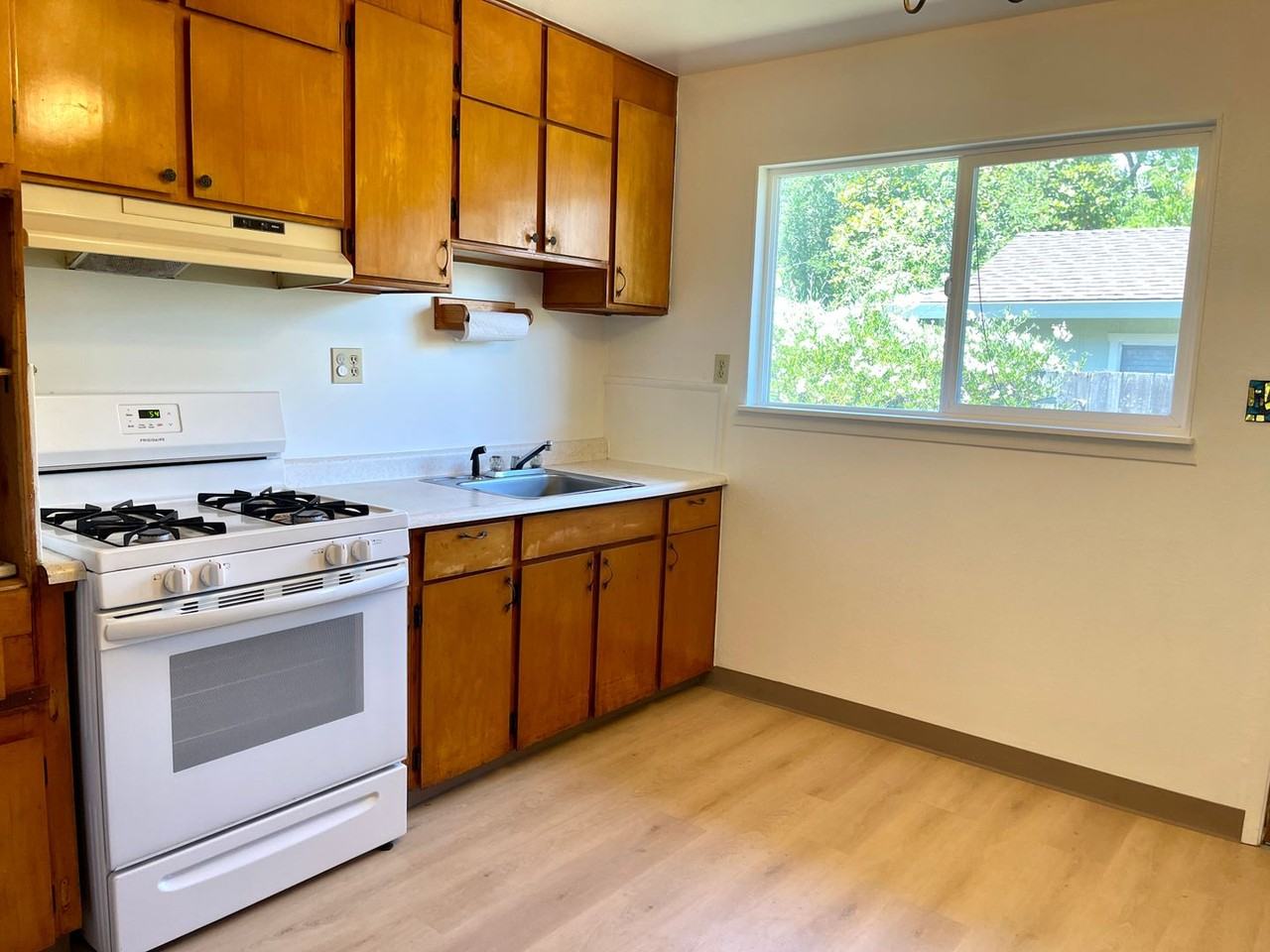 8358 Park Ave - Photo 4 of 10