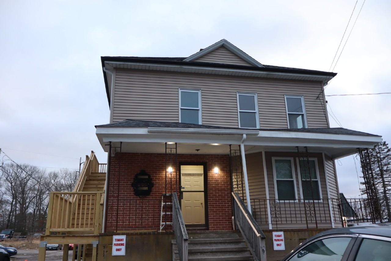 952 Temple St ## 2 - Photo 2 of 27