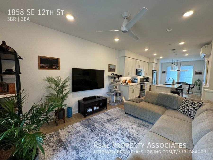 1858 Se 12th St - Photo 3 of 25