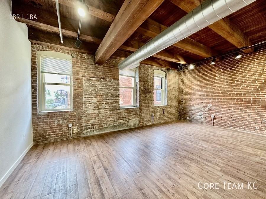 204 Walnut St - 205, Kansas City, MO, 64106 #205 - Photo 3 of 23