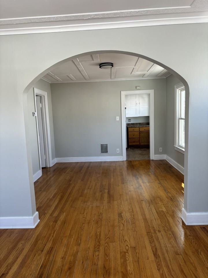 312 Roxford Rd S #2 - Photo 3 of 8