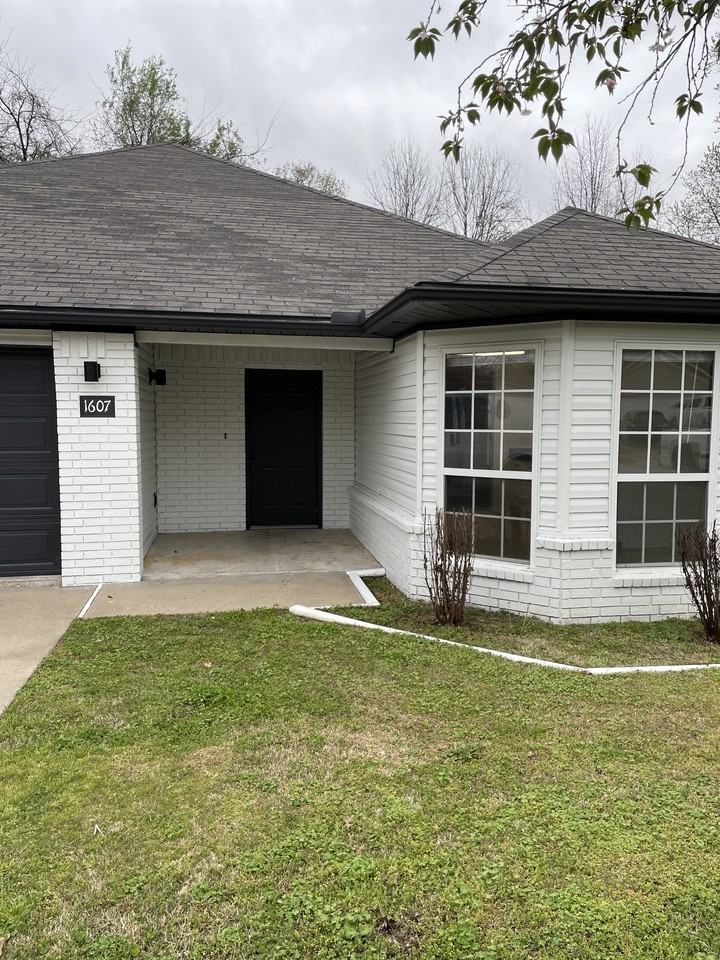 1607 Cresent St #NA - Photo 2 of 17