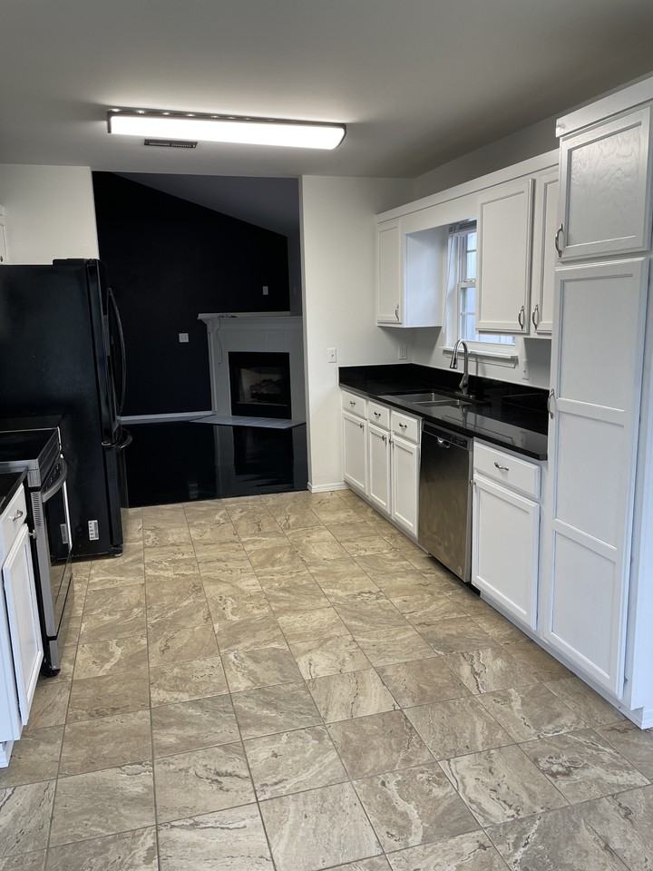 1607 Cresent St #NA - Photo 6 of 17