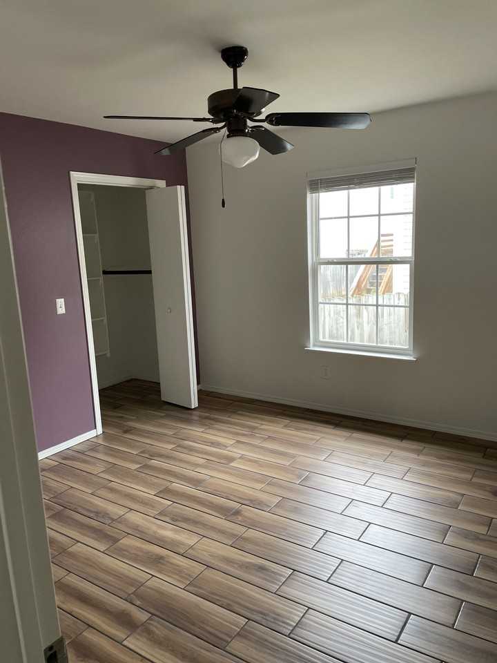 1607 Cresent St #NA - Photo 7 of 17