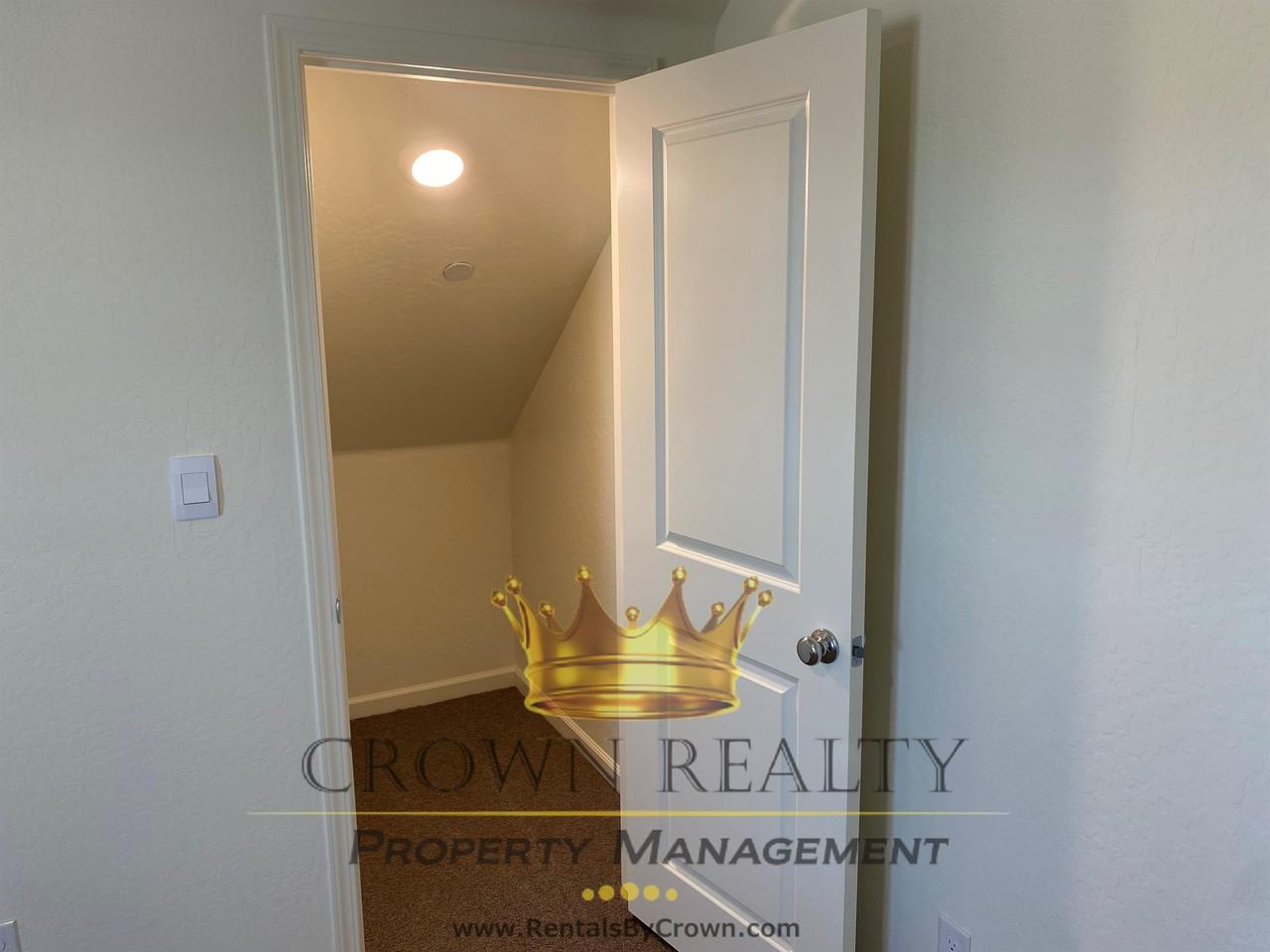 1109 E Elkhorn Ave #1 - Photo 3 of 35