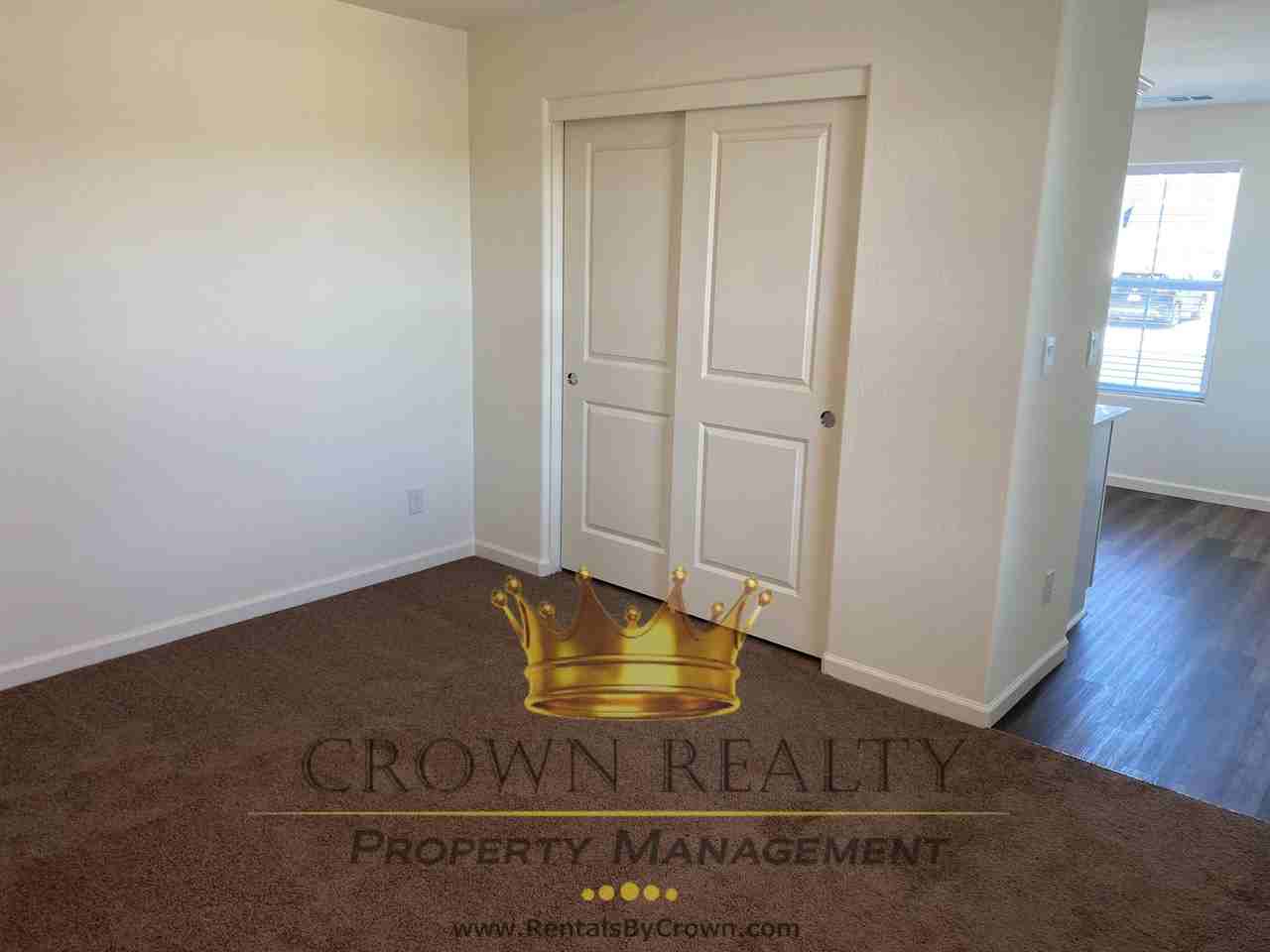 1109 E Elkhorn Ave #1 - Photo 4 of 35