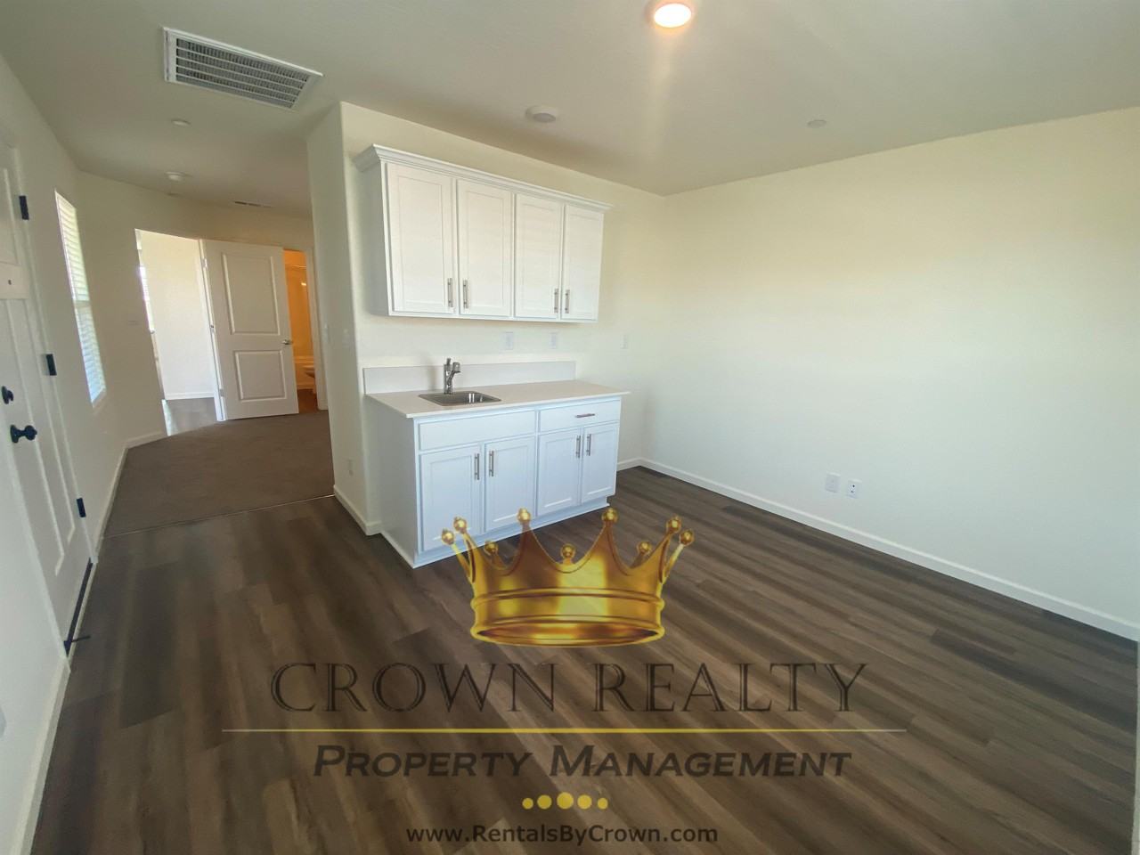 1109 E Elkhorn Ave #1 - Photo 5 of 35