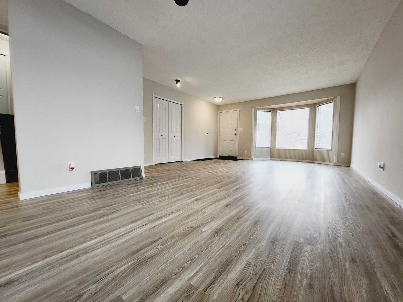 3432 42 St Nw #1 - Photo 4 of 19