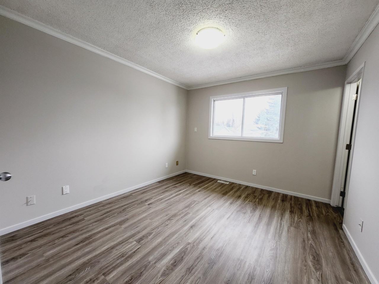 3432 42 St Nw #1 - Photo 7 of 19