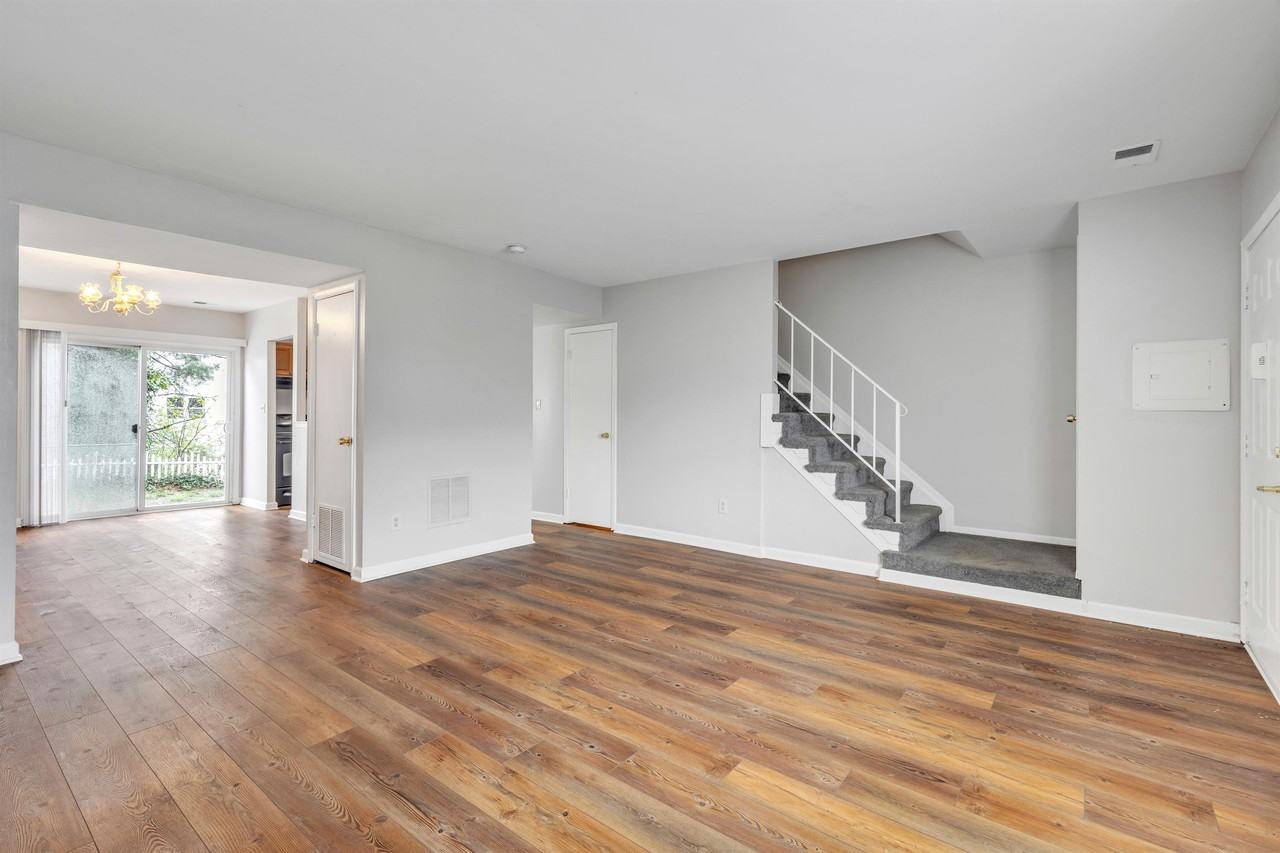 29 Kintore Ct #1 - Photo 3 of 22