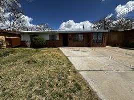 featured image of 908 Faye Pl Ne #1