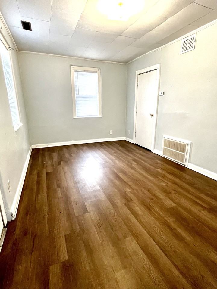 1729 E Franklin St #1 - Photo 2 of 5