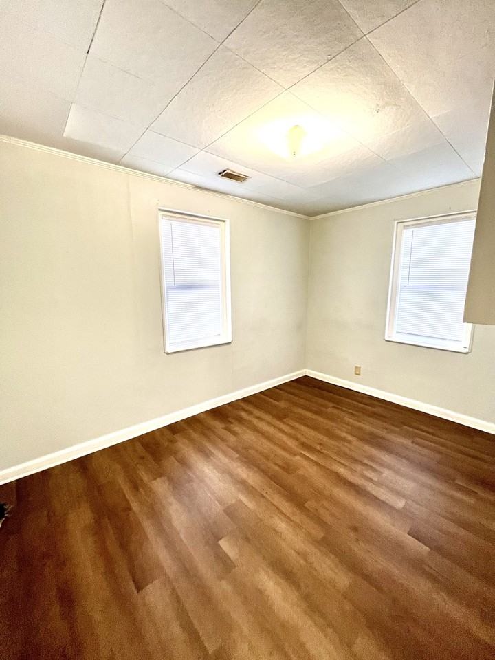 1729 E Franklin St #1 - Photo 3 of 5