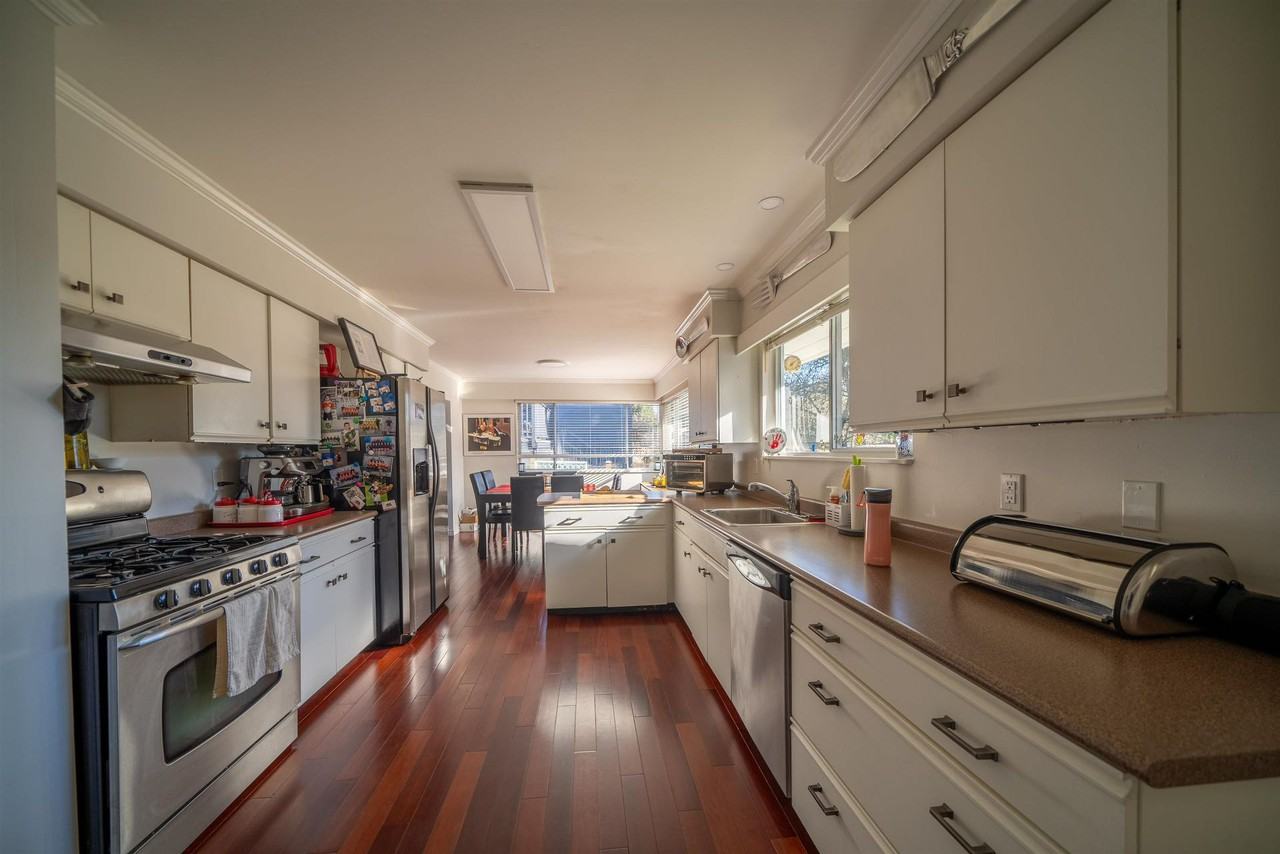 5226 Saratoga Dr - Photo 3 of 12