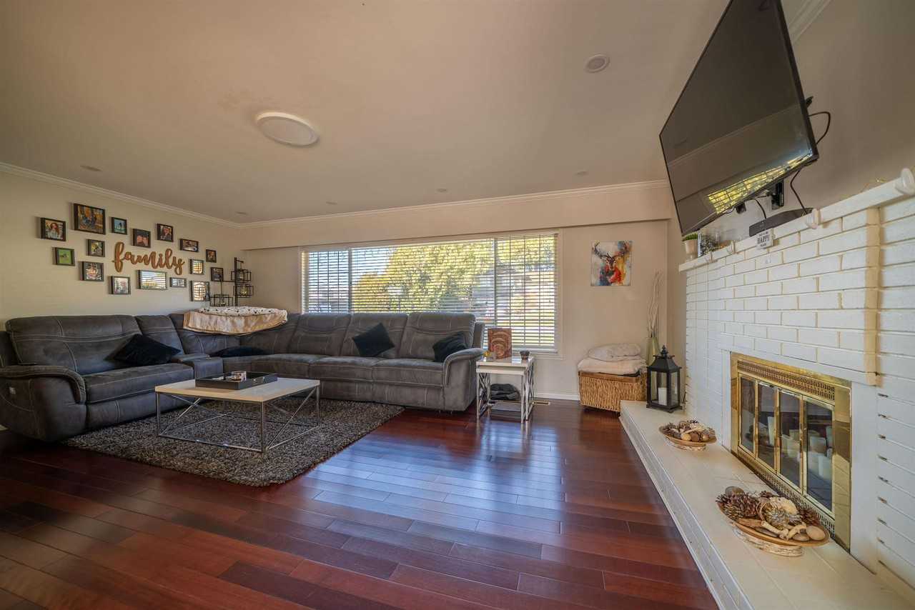 5226 Saratoga Dr - Photo 2 of 12