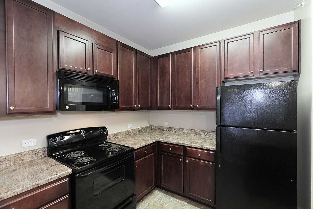 Astoria Apartments - Photo 3 of 36