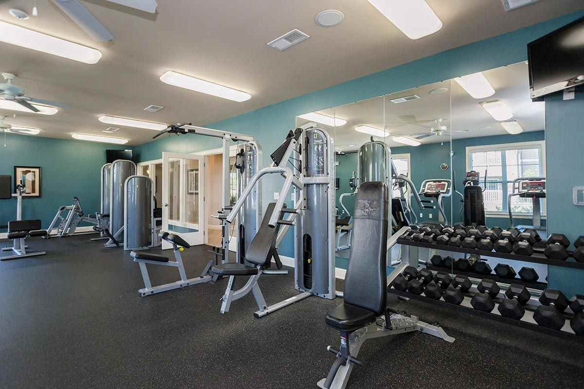 Astoria Apartments - Photo 4 of 36