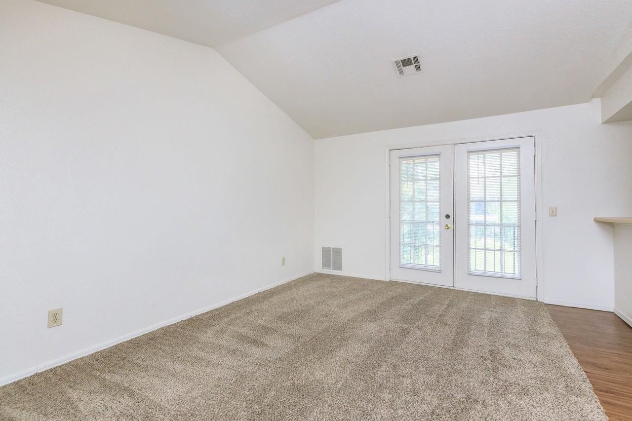 Country Club Apartments - Photo 4 of 35