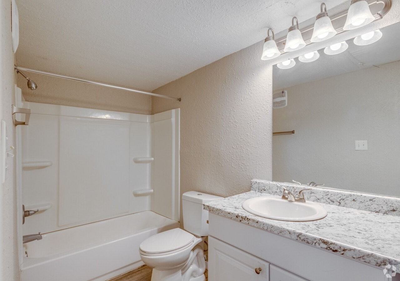 Darlington Oaks & Midtown Flats - Photo 4 of 34