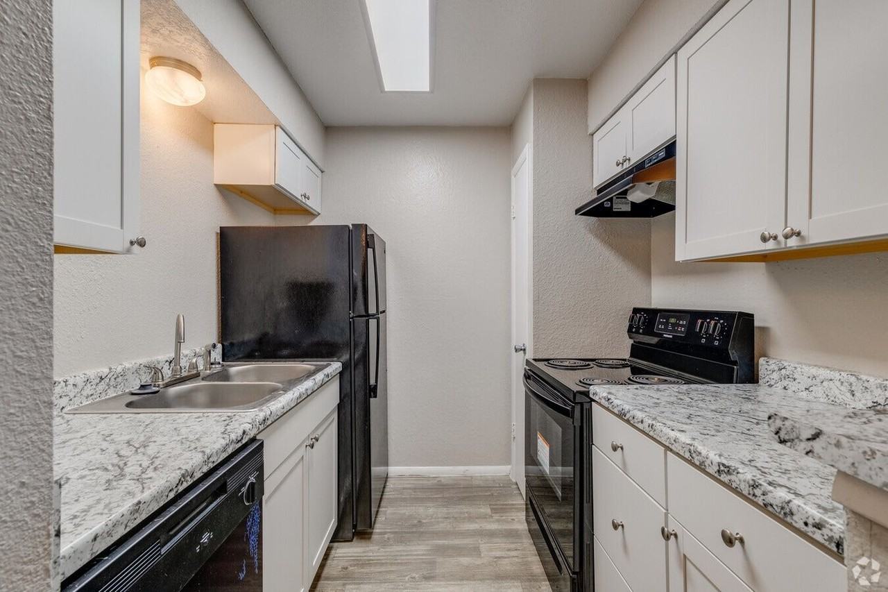 Darlington Oaks & Midtown Flats - Photo 6 of 34