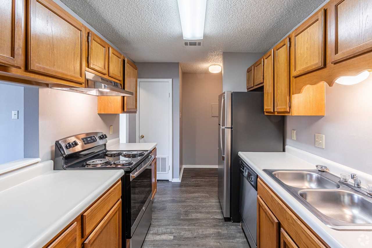 Foothills Apartments - Photo 4 of 40