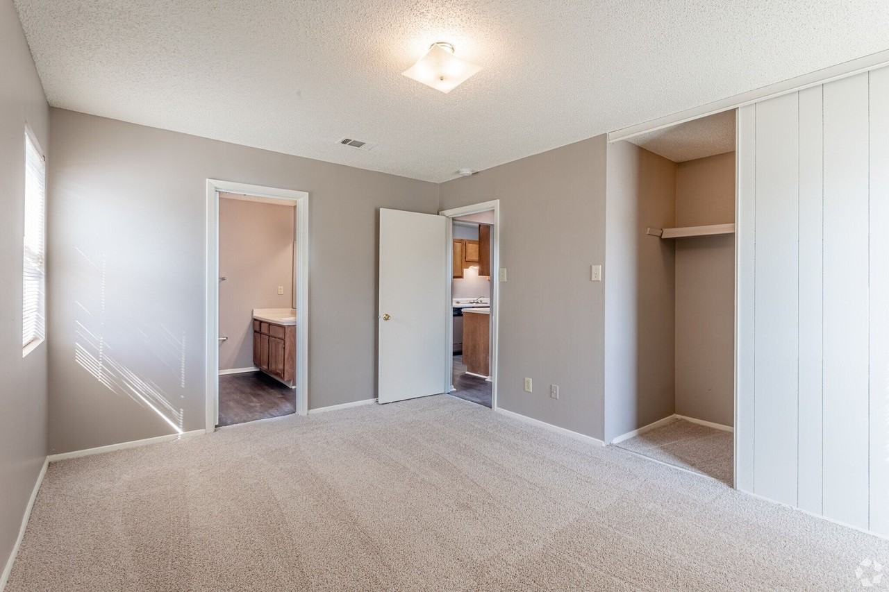 Foothills Apartments - Photo 5 of 40