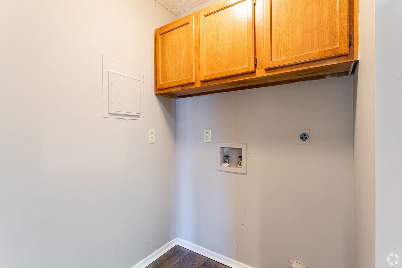 Foothills Apartments - Photo 7 of 40