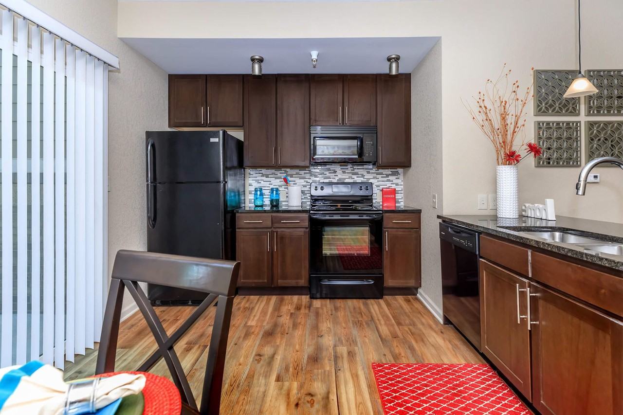 SunSTONE at MarketPlace Apartments - Photo 3 of 25