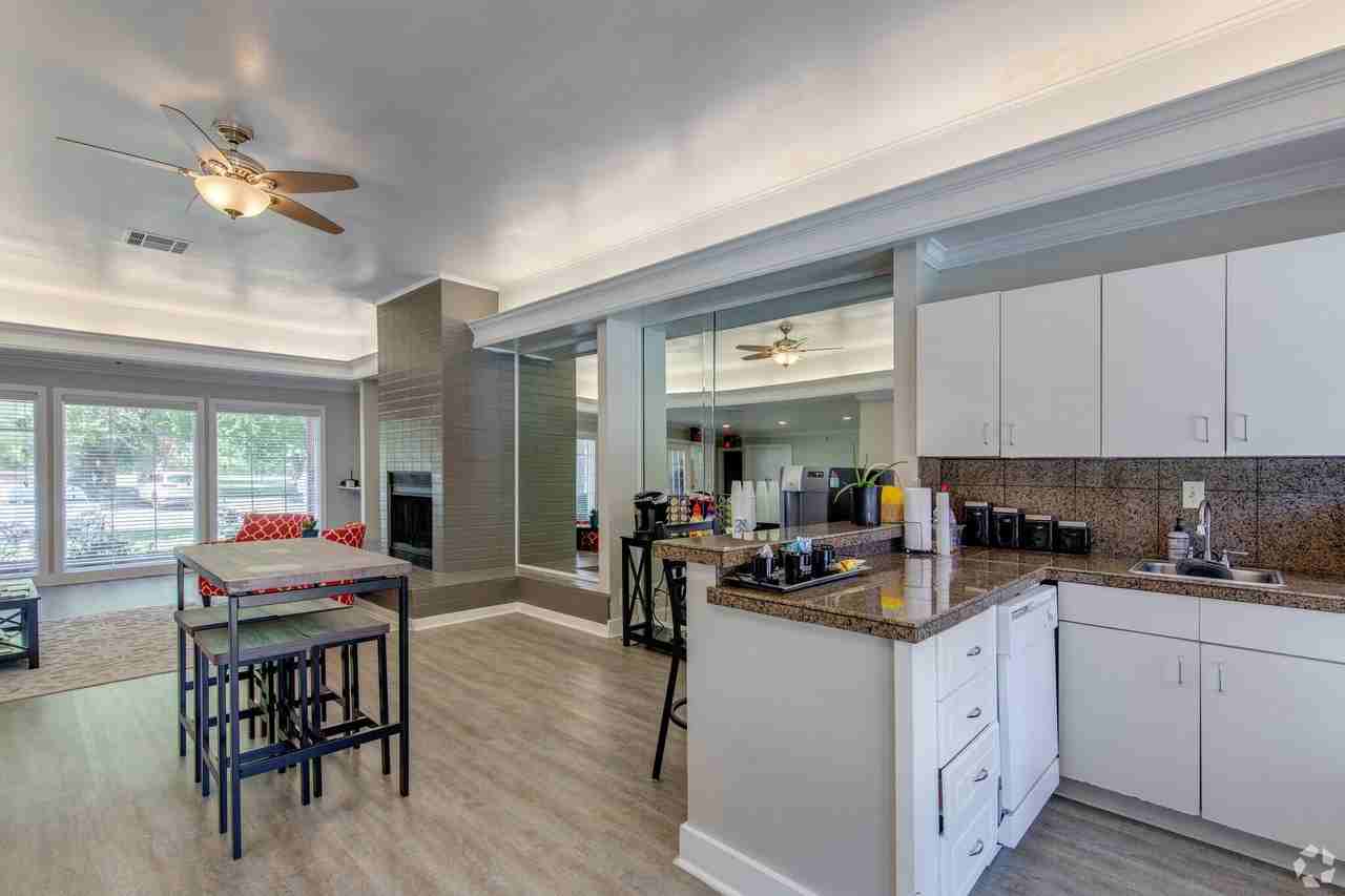 The View @ Riverside Apartments - Photo 4 of 31