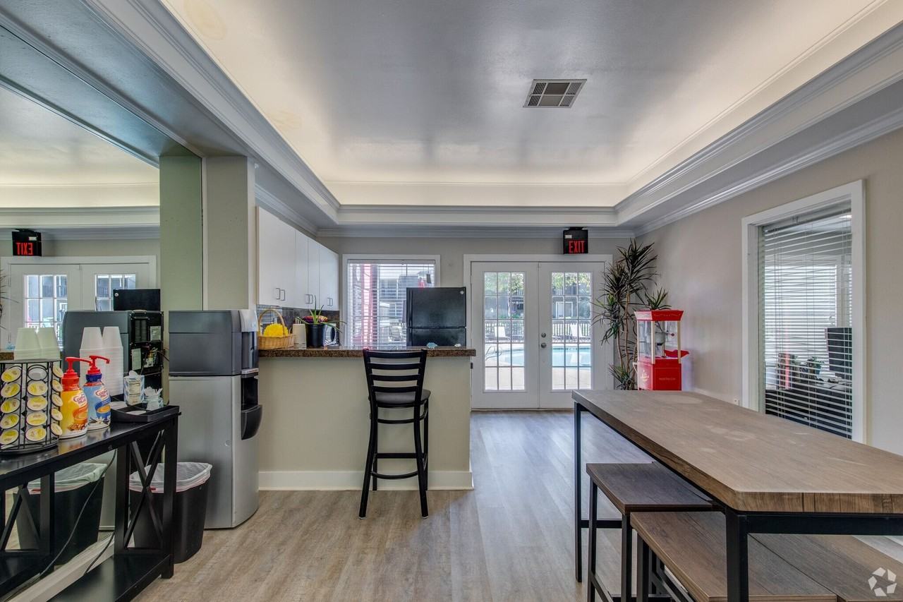 The View @ Riverside Apartments - Photo 5 of 31