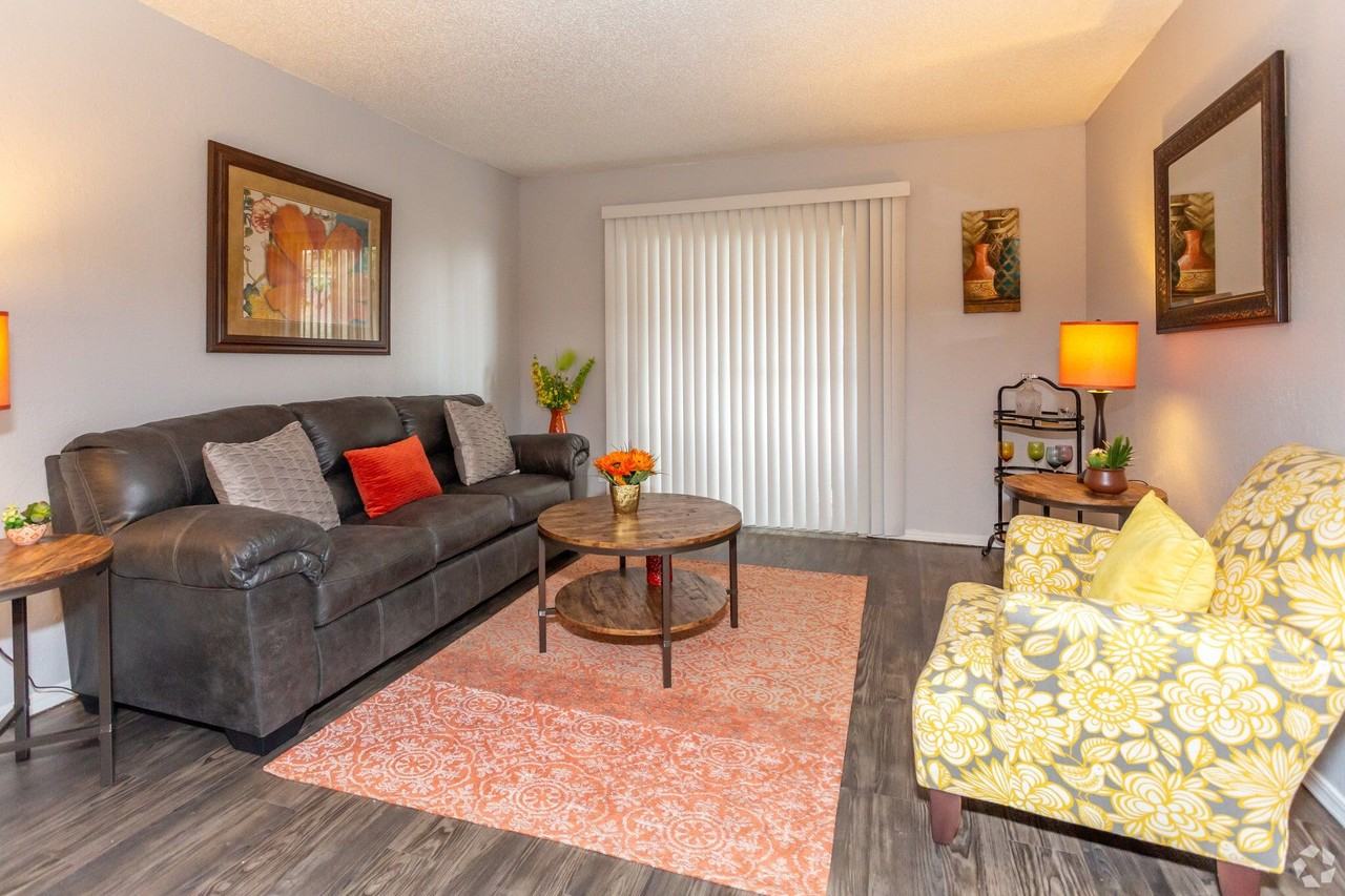 Urban Oaks @ 51st Apartments - Photo 2 of 47