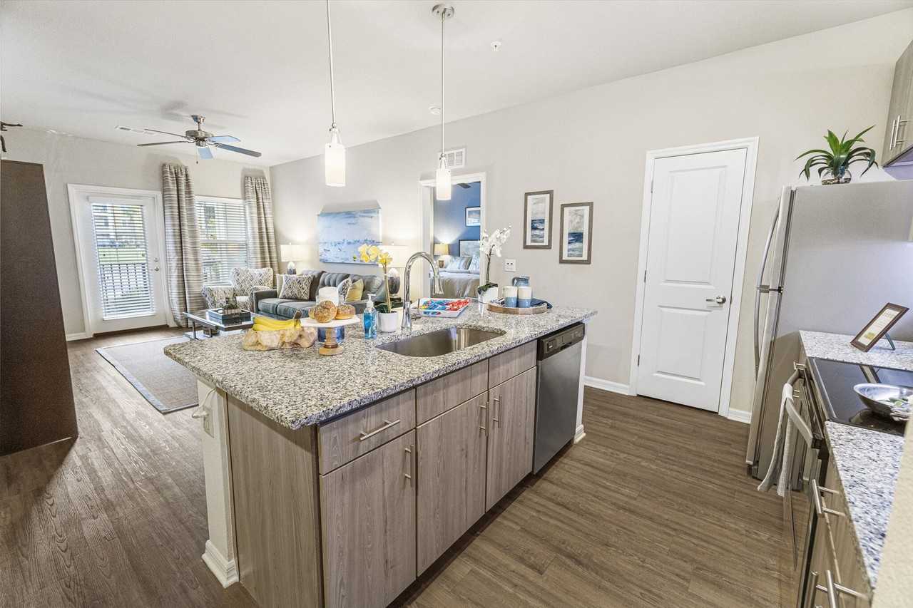 Broxton Bay Apartments - Photo 6 of 44