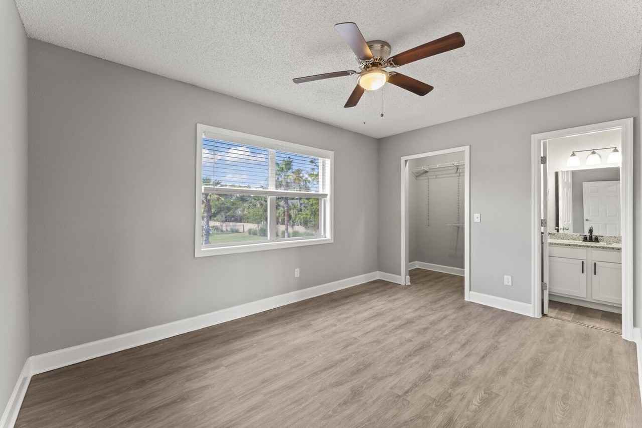 Sea Oats Apartments - Photo 5 of 39