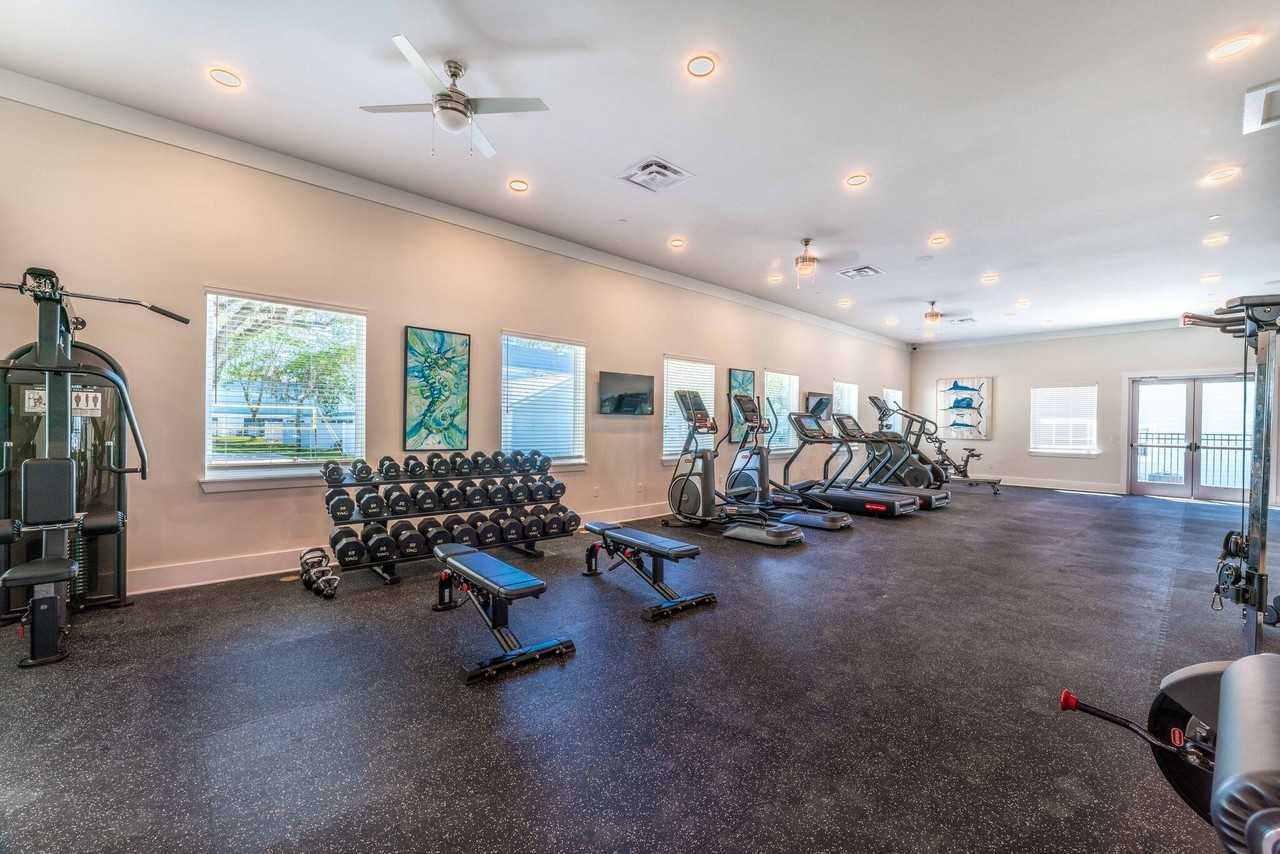 Surf Apartments - Photo 5 of 50