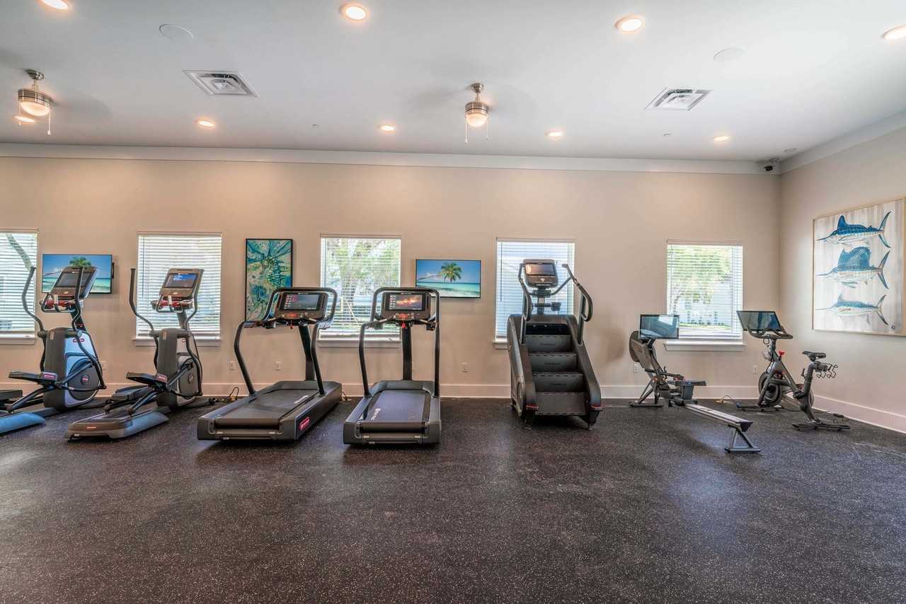 Surf Apartments - Photo 6 of 50