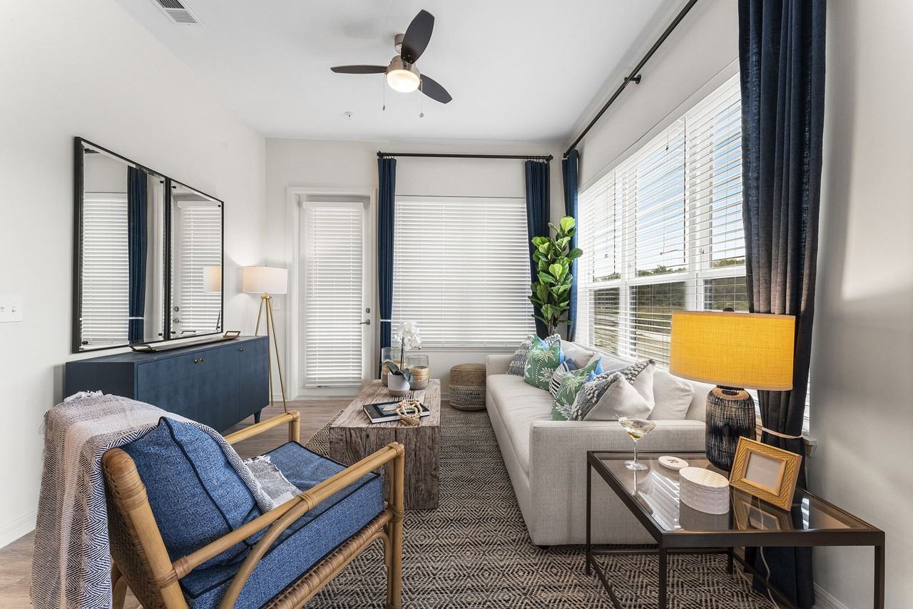 The Reef Apartments - Photo 5 of 38